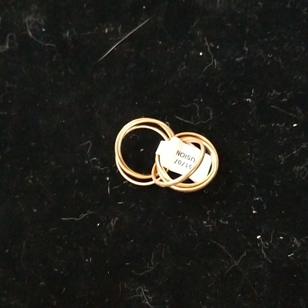 Ring - Picture 3 of 4